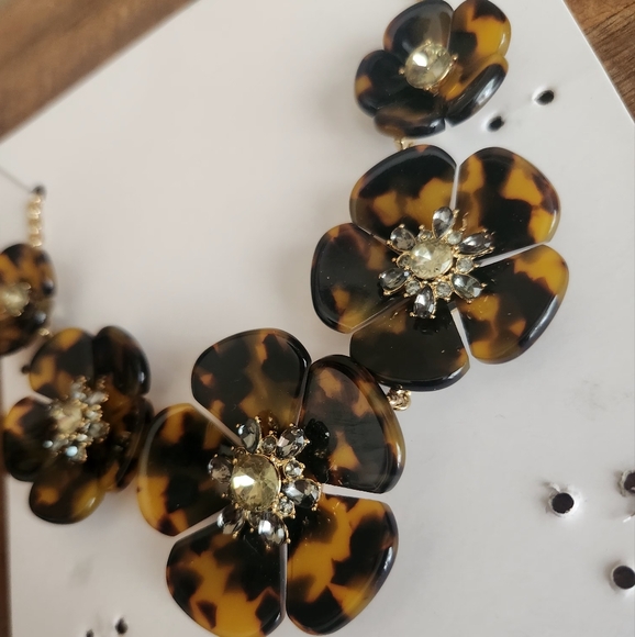 Talbots Tortoiseshell Flower Necklace - Picture 2 of 6